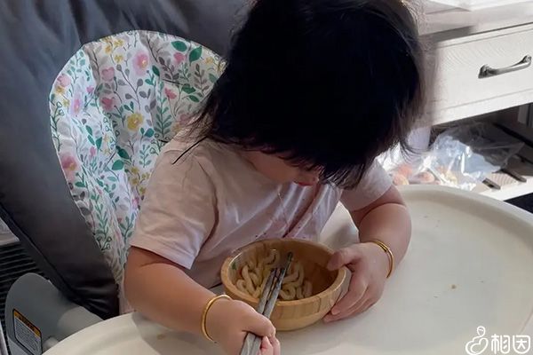 孩子不能过晚使用筷子