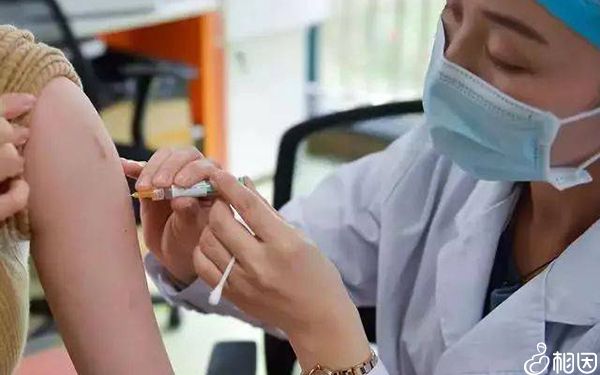 正在深圳接种hpv疫苗的女性